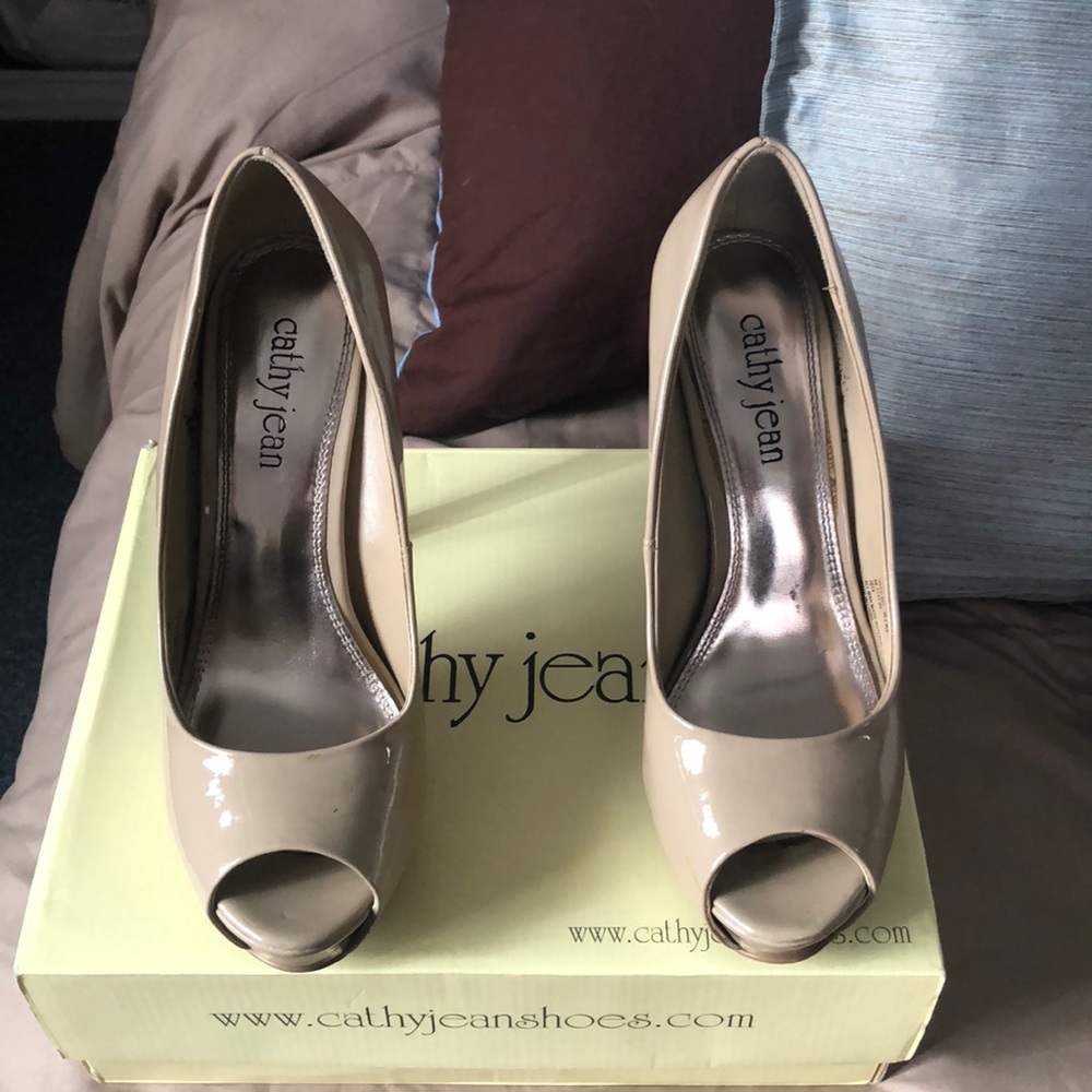Shoes - Picture 3 of 4